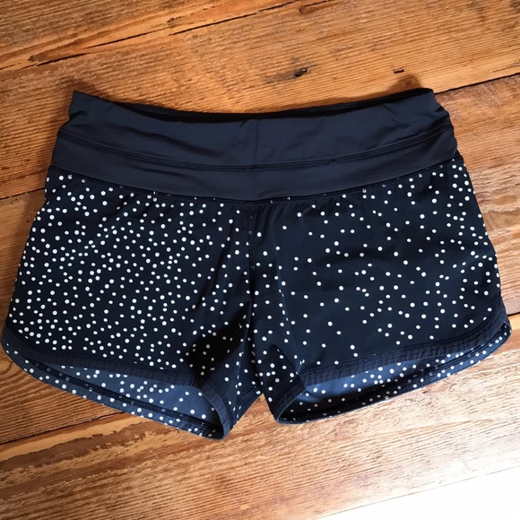 lululemon athletica Pants - 🦄 Lululemon Groovy Run Shorts Petit Dot Inkwell